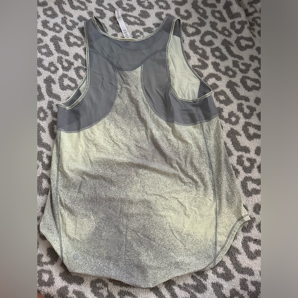Lululemon women’s athletic top